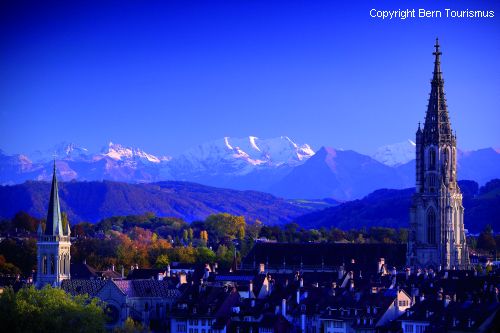 Bern vor Alpenkulisse